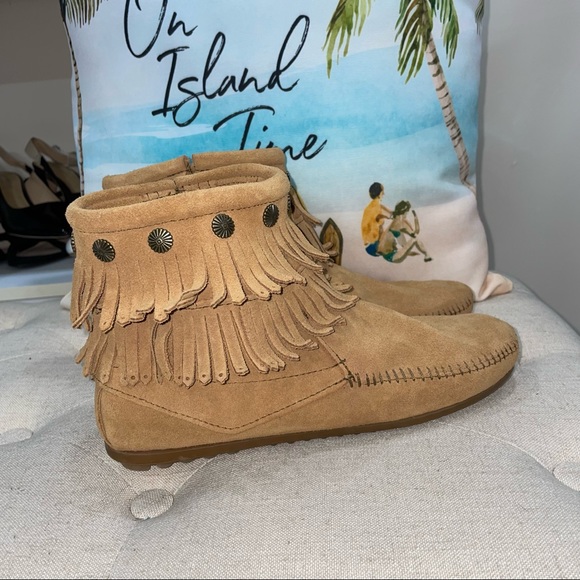 Minnetonka Moccasins Double Fringe Side Zip Taupe Suede Boots Size 8.5 - Picture 9 of 12